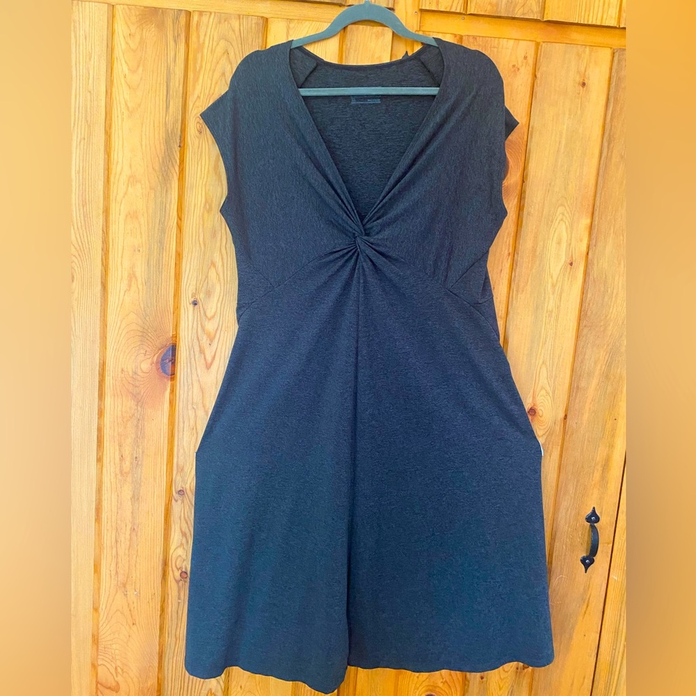 Patagonia Sport Dress SZ XL Heather Grey with Knotted Neckline, Cap Sleeves.